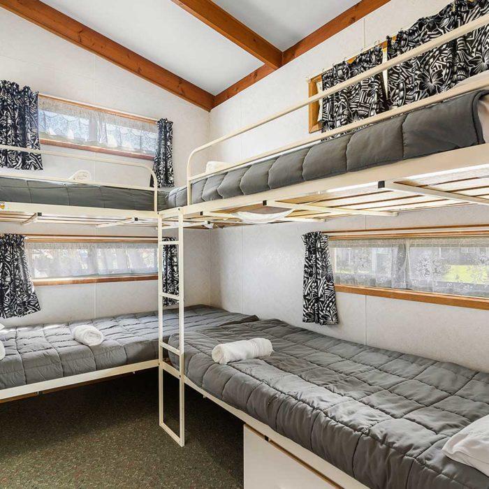 2 Bedroom Motel Bunkroom